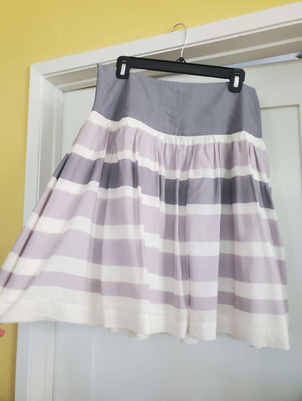 NWOT GAP Pleated Striped A Line Gray Cream Airy Knee Length Skirt Sz 10
